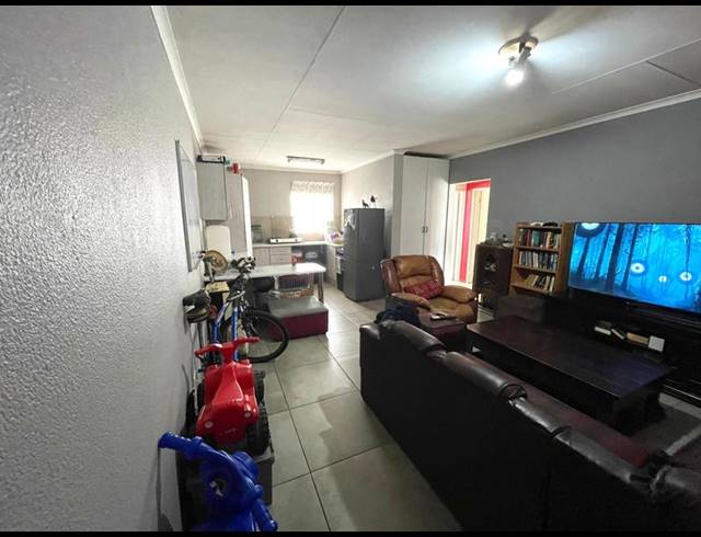 2 BEDROOM PROPERTY TO RENT IN DIE BULT